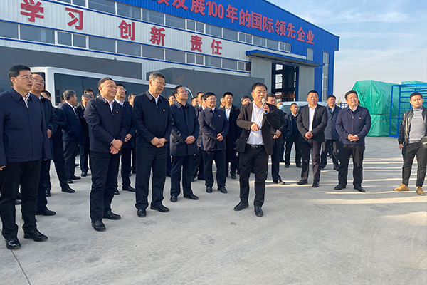 赤峰市黨政考察團蒞臨遼寧一諾環境產業集團182tv视频182tv福利182午夜進行參觀考察