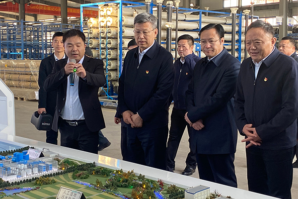 赤峰市黨政考察團蒞臨遼寧一諾環境產業集團182tv视频182tv福利182午夜進行參觀考察